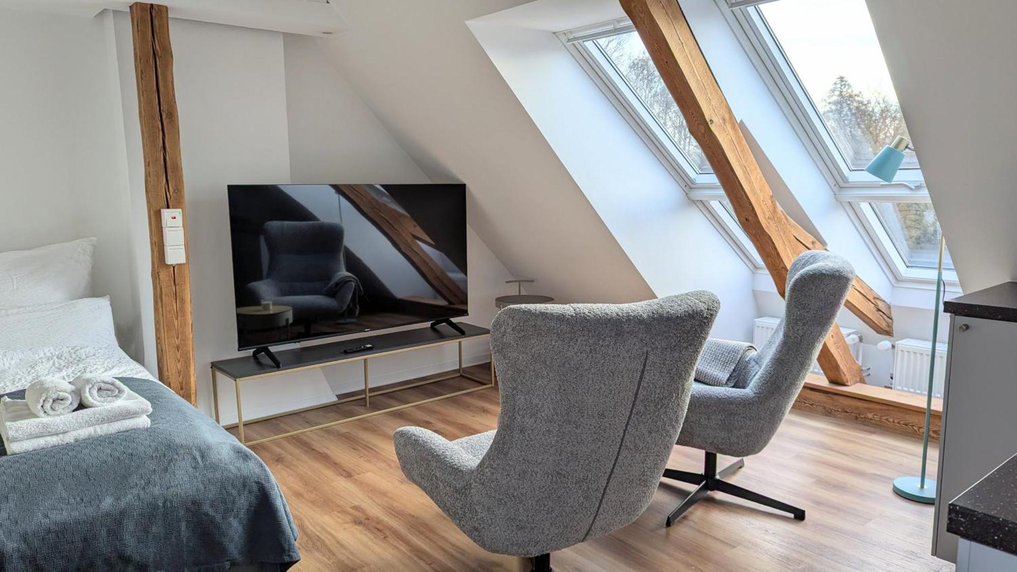 Apartment Have-a-nice-stay - Helles Dachgeschoss, U-bahn Nach Hamburg 400m - Baecker & Restaurants 500m - Lidl 800m - Zentrum 1,5km *