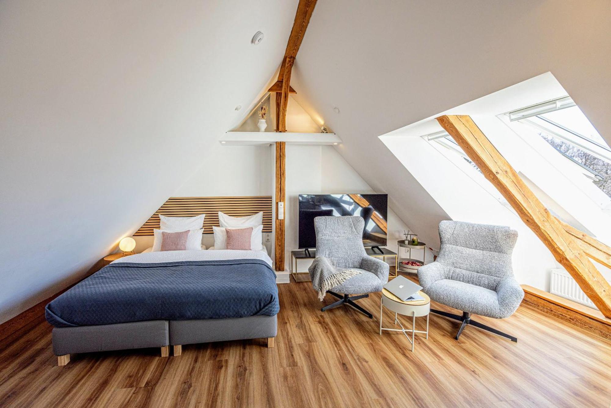 Apartment Have-a-nice-stay - Helles Dachgeschoss, U-bahn Nach Hamburg 400m - Baecker & Restaurants 500m - Lidl 800m - Zentrum 1,5km