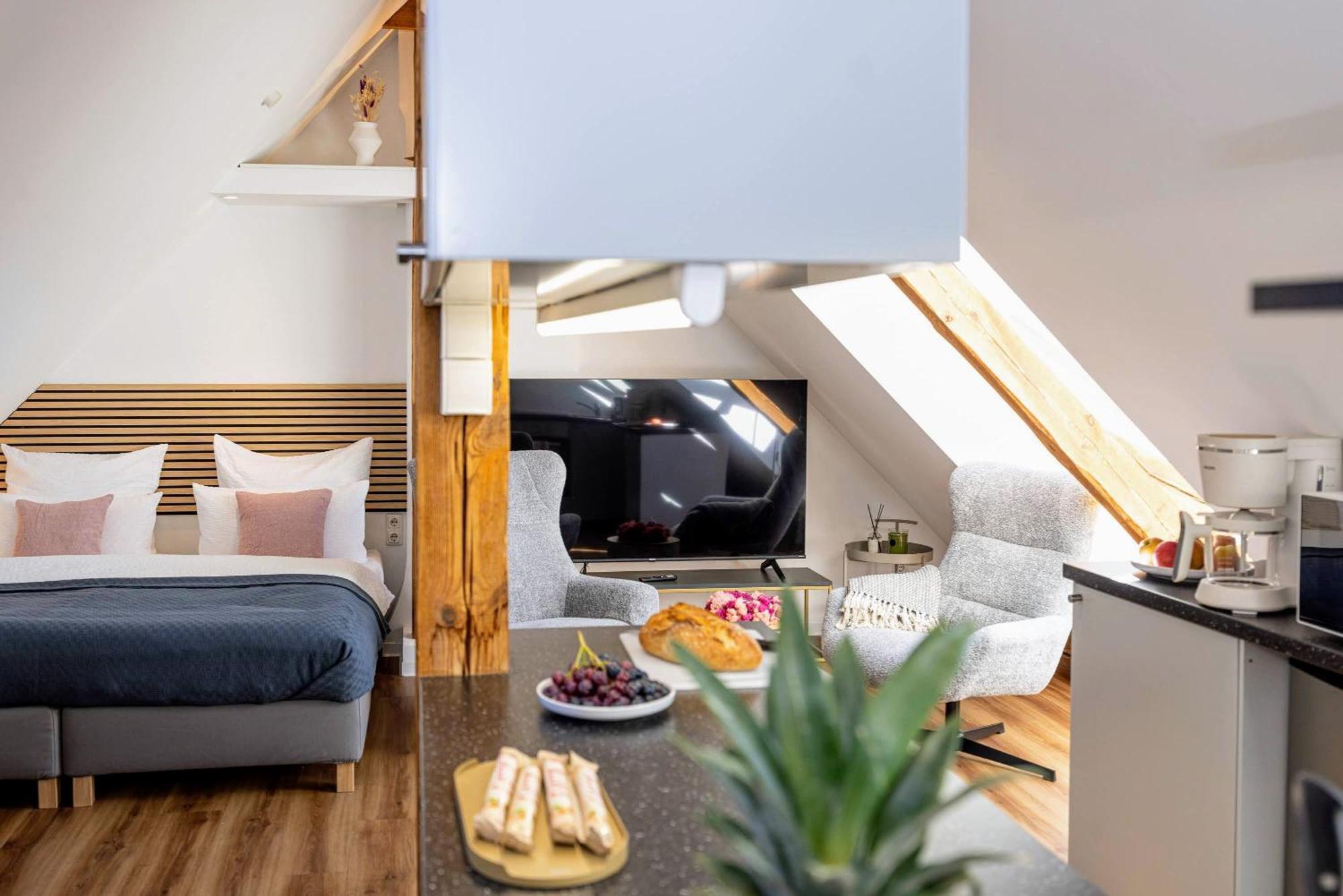 Apartment Have-a-nice-stay - Helles Dachgeschoss, U-bahn Nach Hamburg 400m - Baecker & Restaurants 500m - Lidl 800m - Zentrum 1,5km