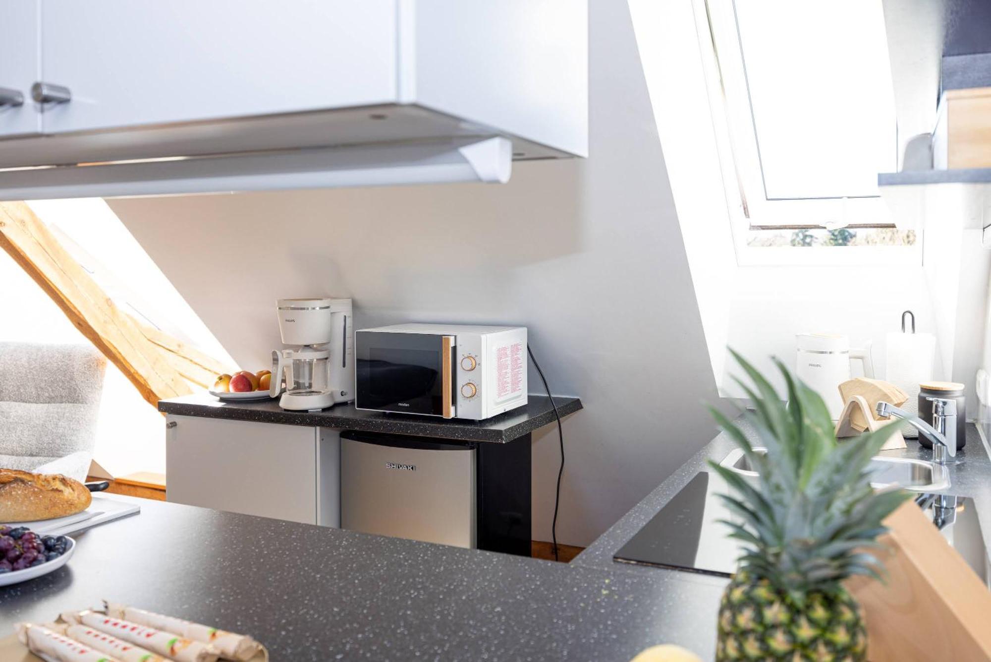 Have-a-nice-stay - Helles Dachgeschoss, U-bahn Nach Hamburg 400m - Baecker & Restaurants 500m - Lidl 800m - Zentrum 1,5km Apartment *