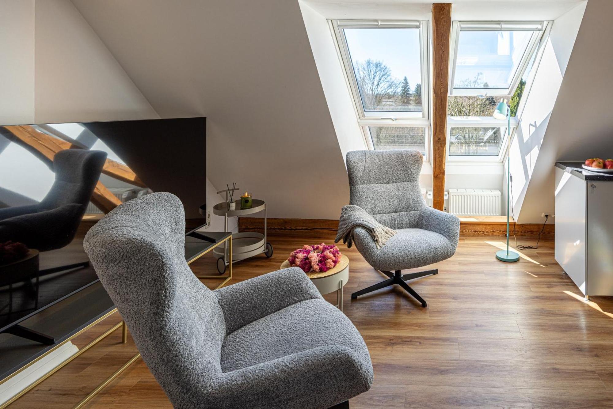 Have-a-nice-stay - Helles Dachgeschoss, U-bahn Nach Hamburg 400m - Baecker & Restaurants 500m - Lidl 800m - Zentrum 1,5km Ahrensburg